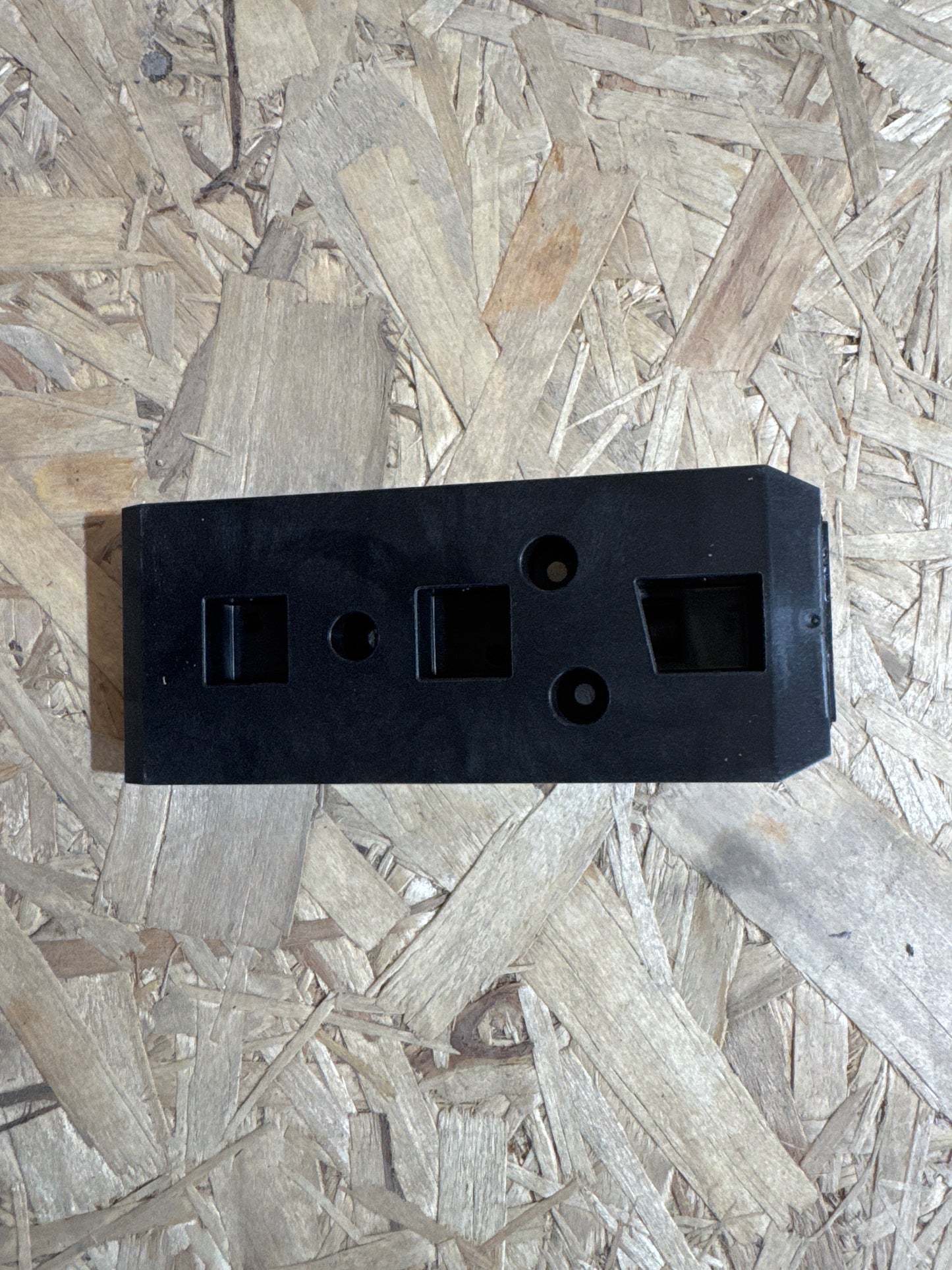 Battery supporting piece